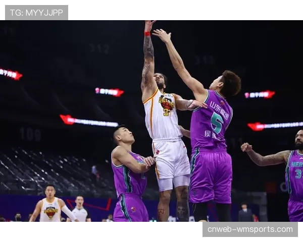 北控队全场紧逼防守奏效 迫使山东出现多次进攻24秒违例